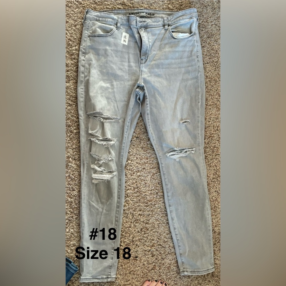 American Eagle Outfitters Light Gray Distressed Skinny Jeans